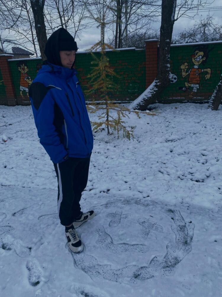  48111902  Yaroslav, 19 ,     