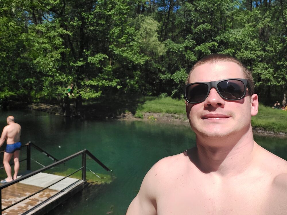  27278572  Denis, 32 ,    