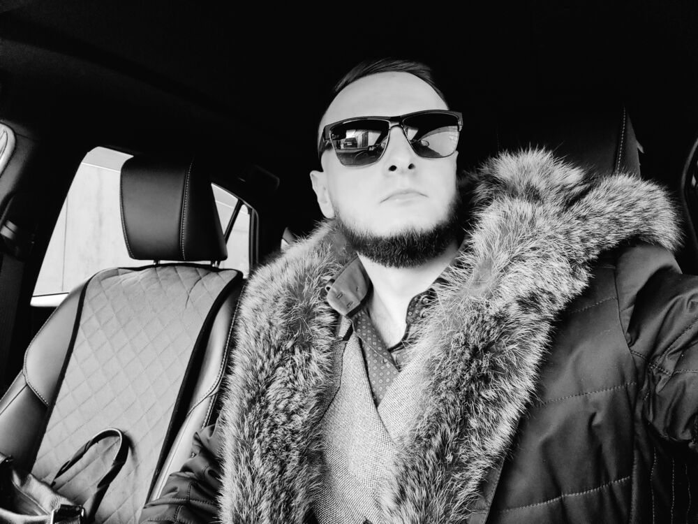  33641452  VIKTOR, 35 ,    