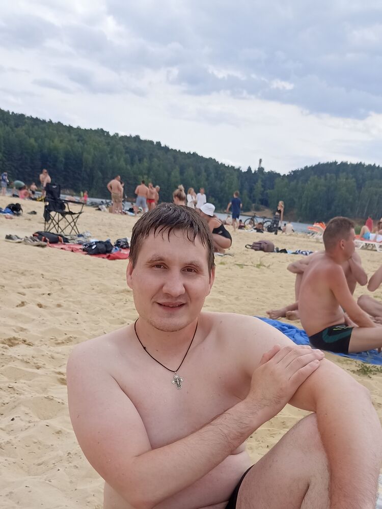  35870622  Ilya, 27 ,    