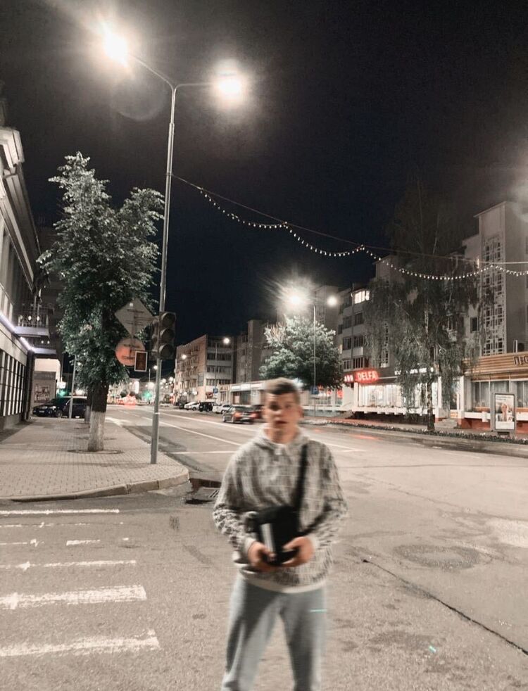  27433442  Sasha, 22 ,    