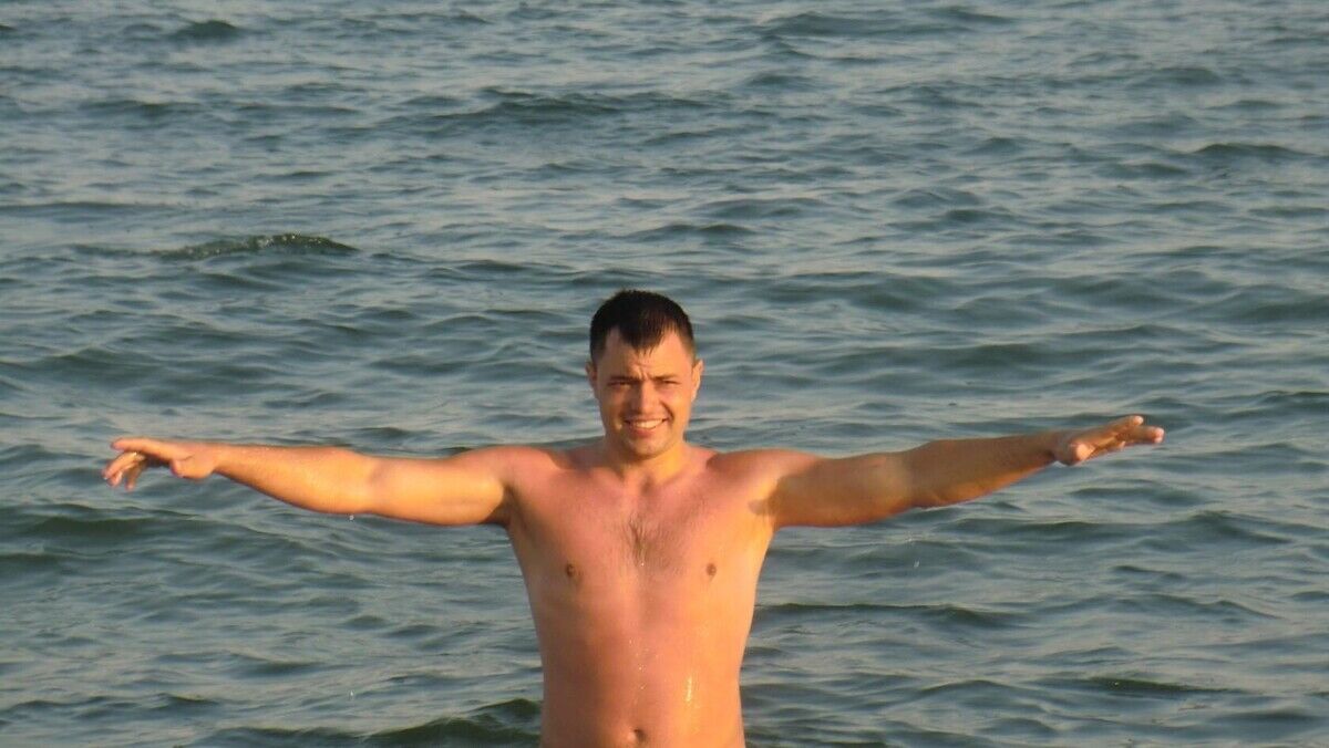  21985242  Vlad, 37 ,    