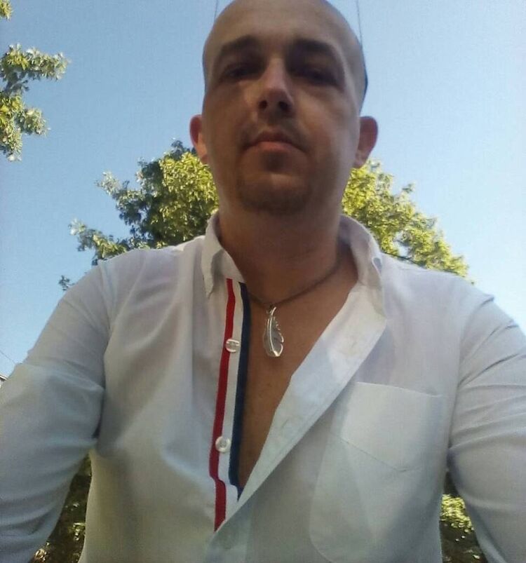  52949192  Igor, 47 ,    