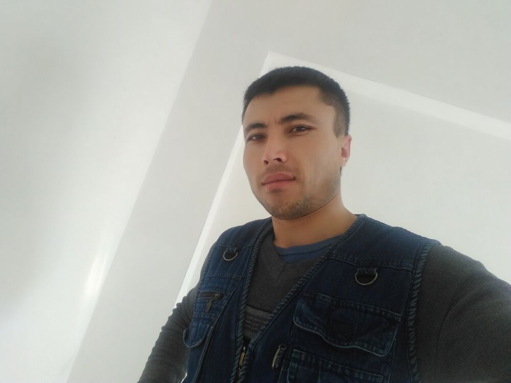  18046482  Jorik, 44 ,    