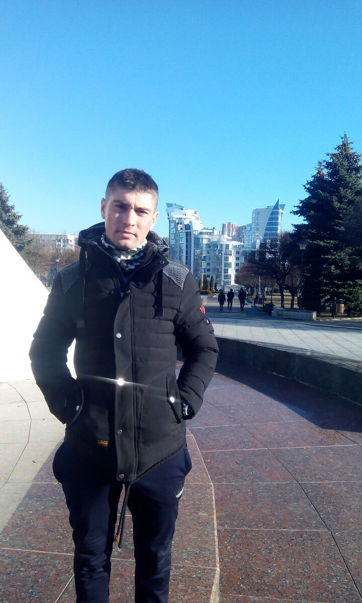  8517402  Ghenadie, 31 ,    