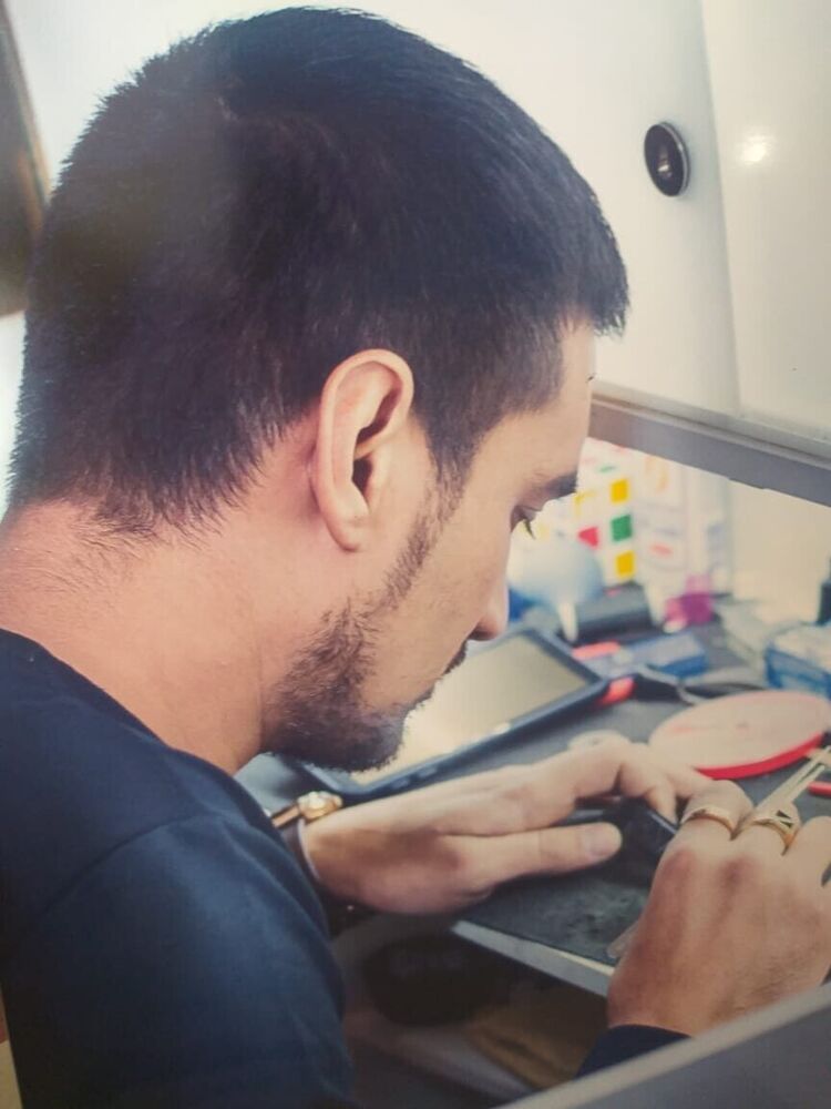  20564482  Surik, 37 ,    