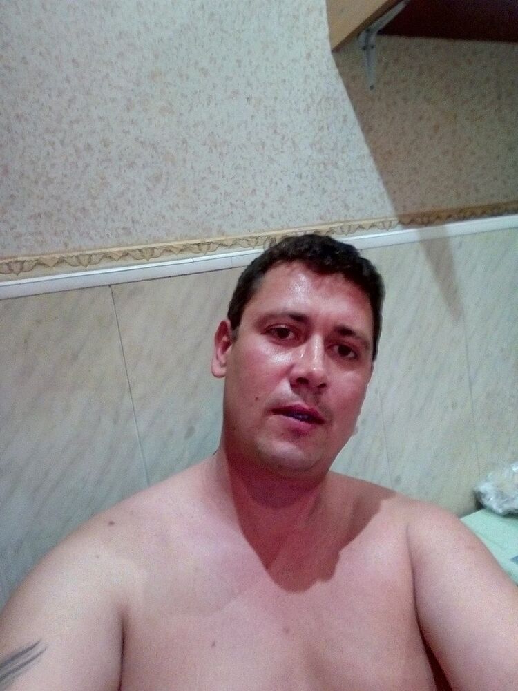  10748712  Igor, 44 ,    