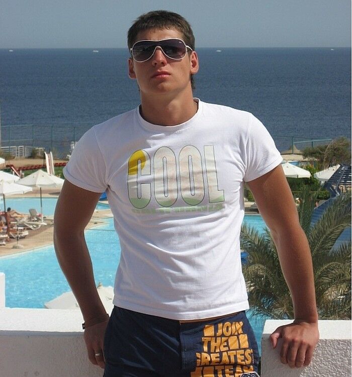  18253242  Andris, 37 ,    