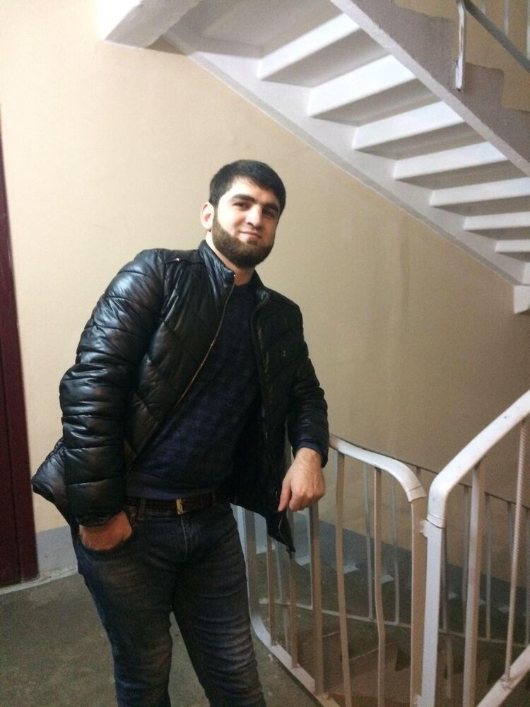  -,   Max, 37 ,   ,   , c 