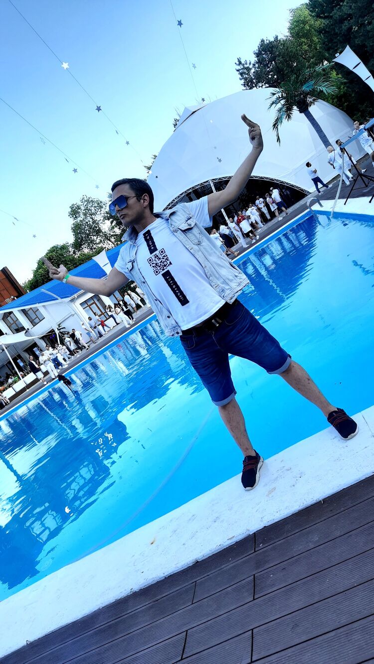 --,   Maxim, 38 ,   ,   , c , 