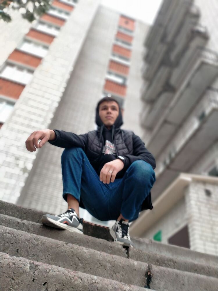  30515492  Alek, 26 ,    