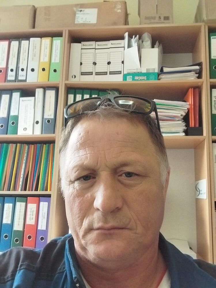  51810542  Nikola, 45 ,    
