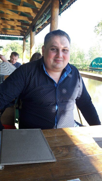  31688232  Alex, 39 ,    