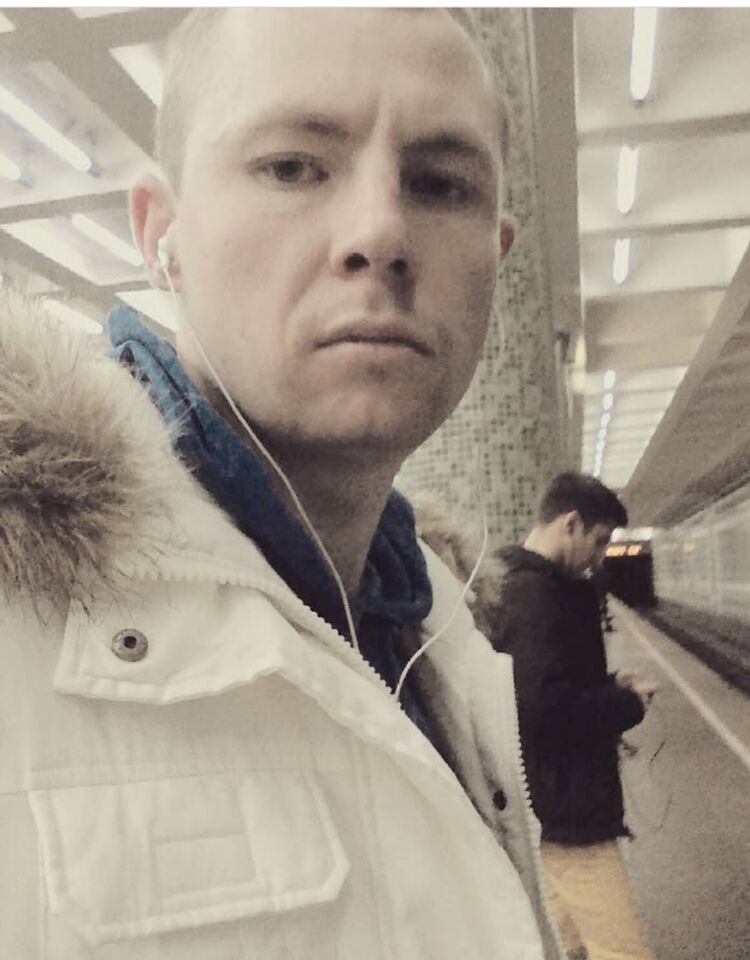  51680782  Alex, 31 ,    