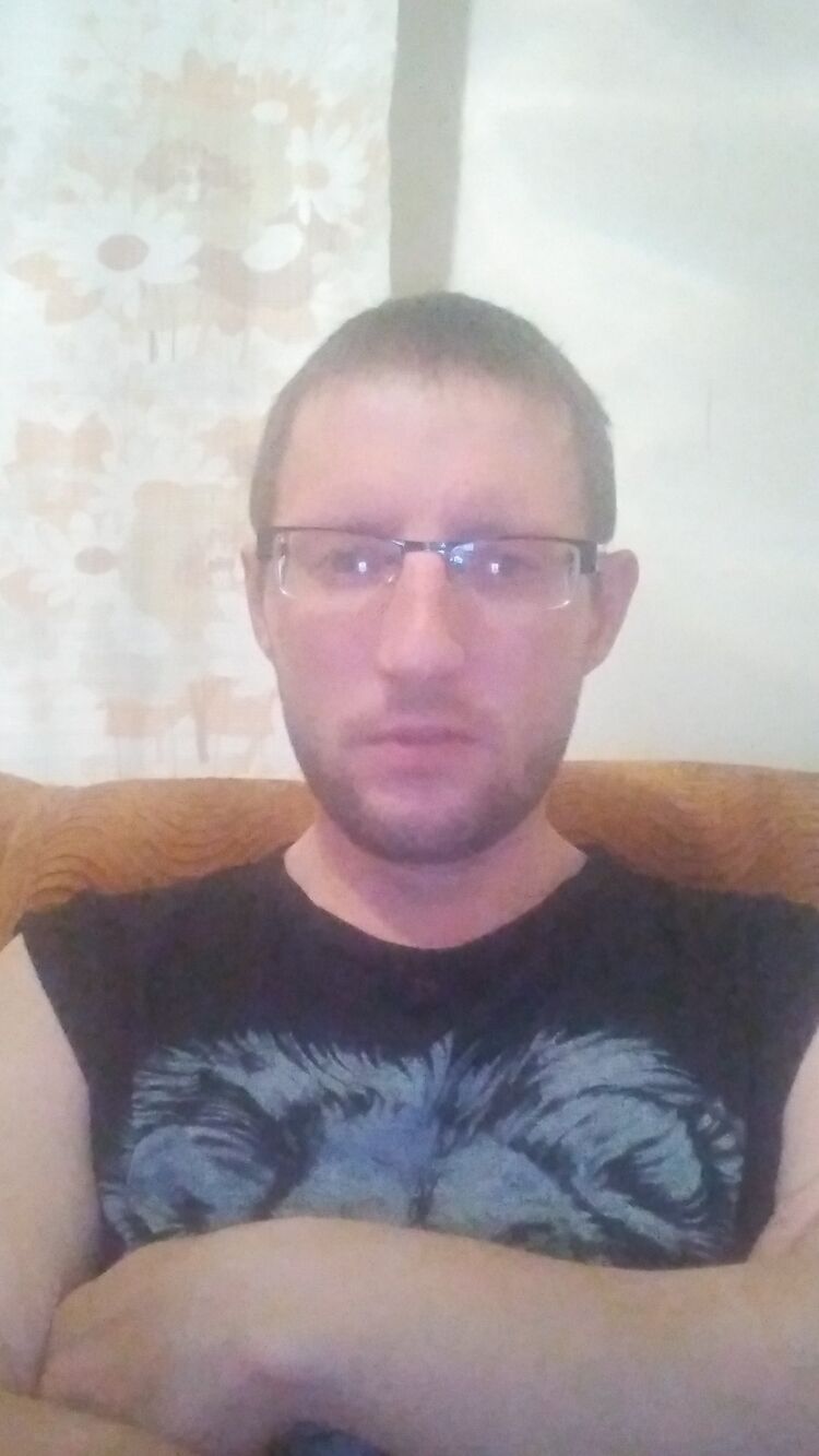  45437322  Viktor, 39 ,    