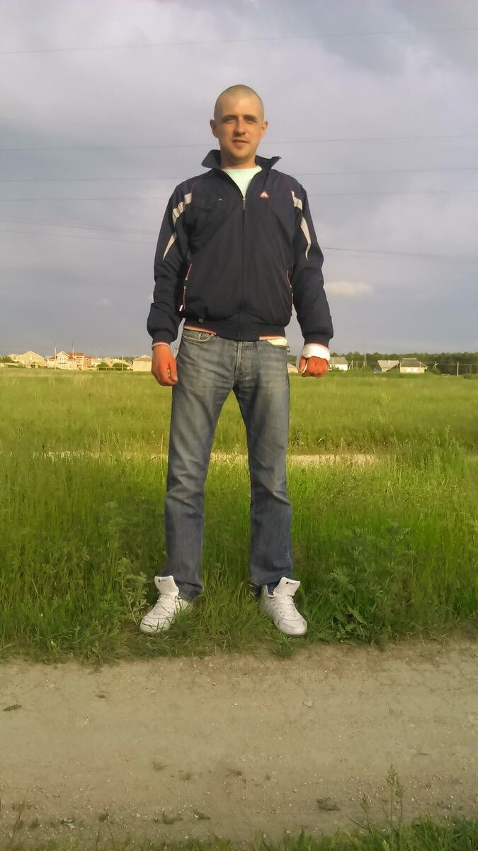  4397452  Anton, 41 ,    