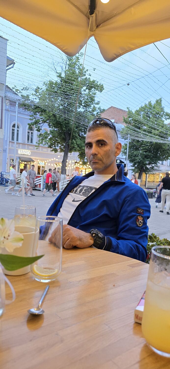  44183142  Djordje, 43 ,    