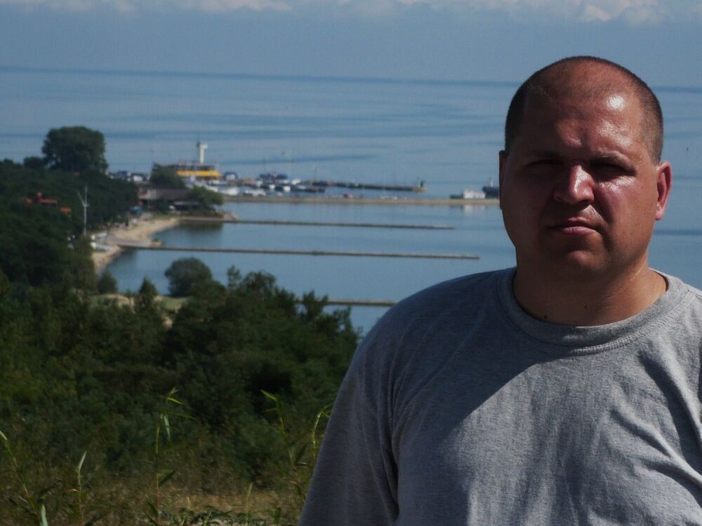  ,   Saulius, 48 ,   ,   , c 