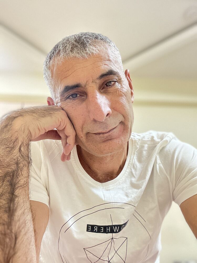 31977852  Abdulkadir, 50 ,    -