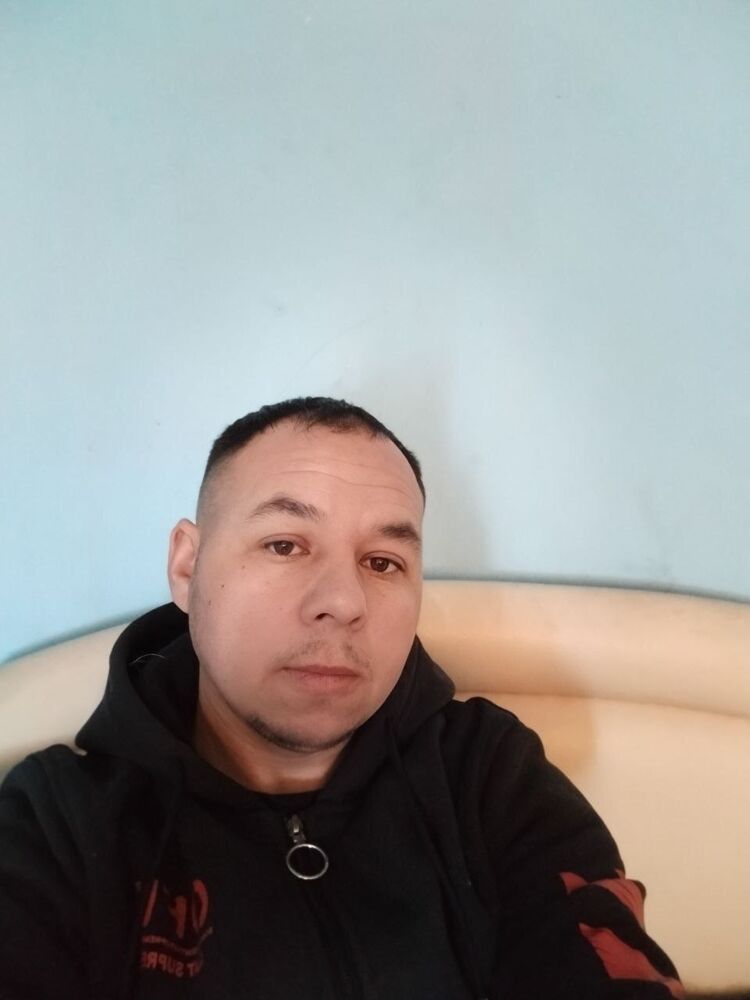  53781212  Anton, 38 ,    