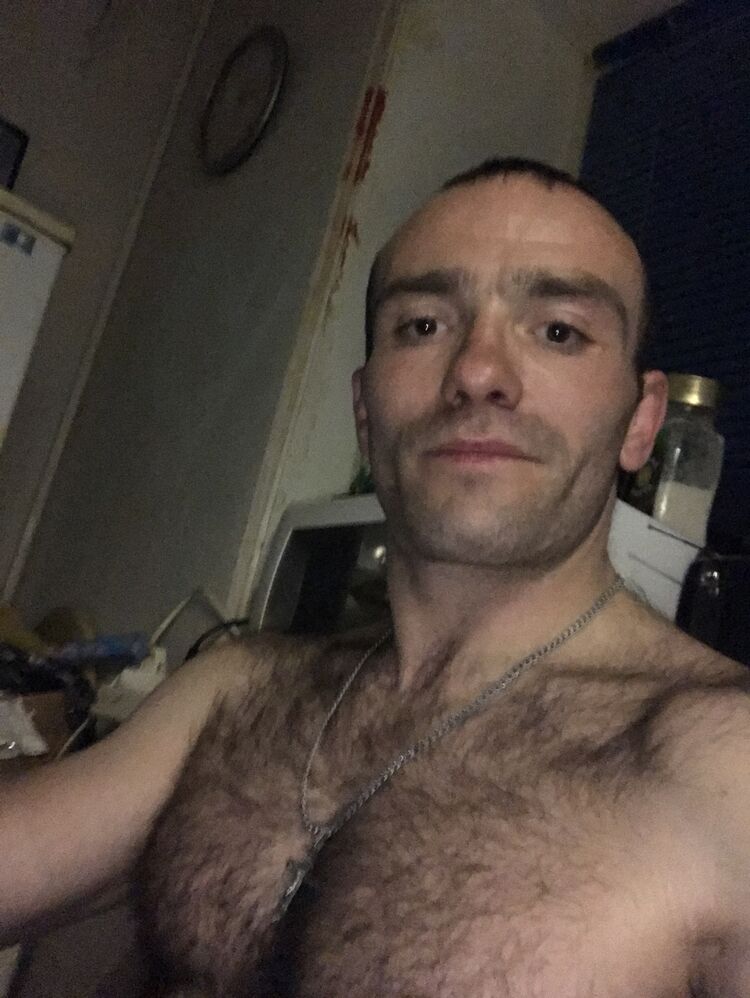  38328722  Slava, 35 ,    