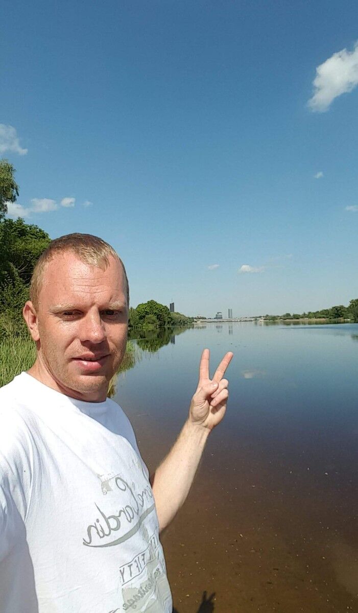  ,   Aivis, 44 ,   ,   , c 
