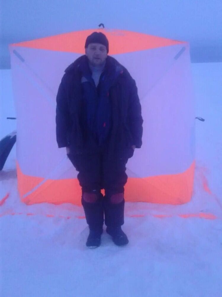  ,   Denis, 49 ,   c 