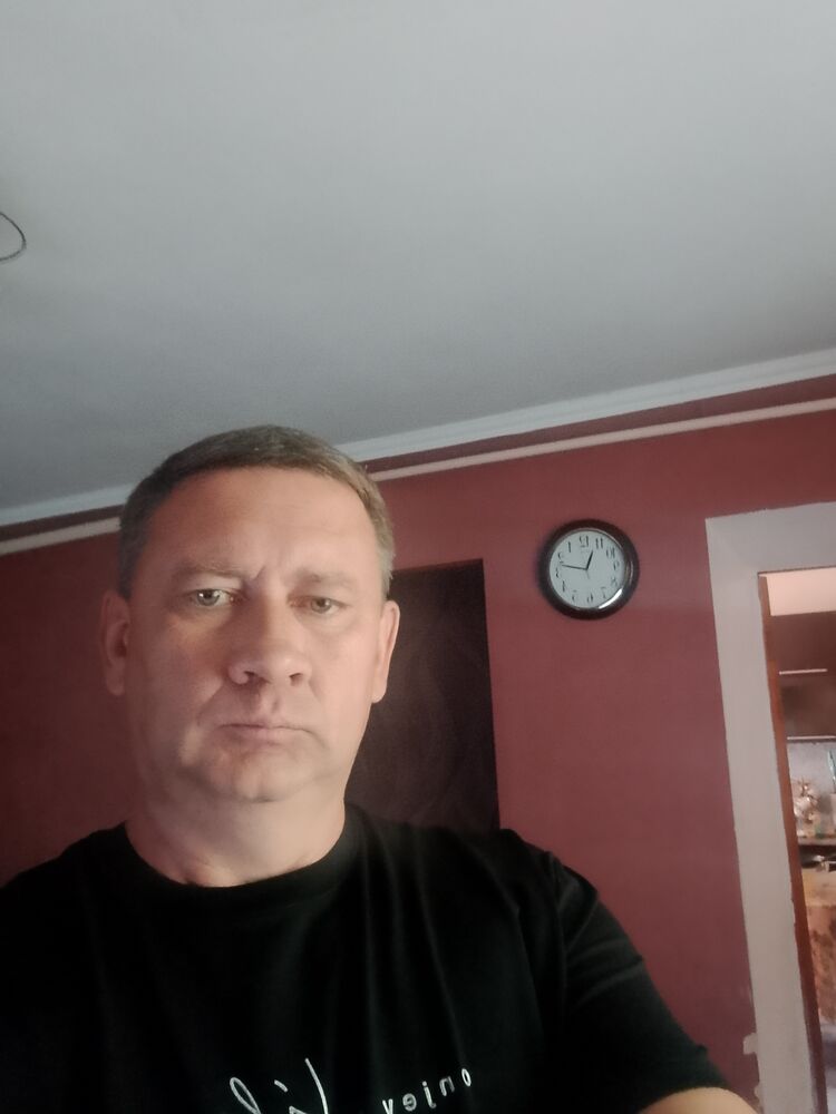  52548052  Valery, 54 ,    