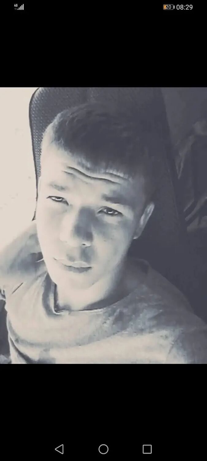  36903652  Viktor, 27 ,     
