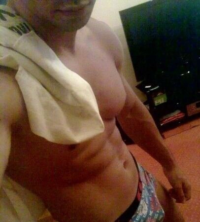  18734392  Narek, 32 ,    