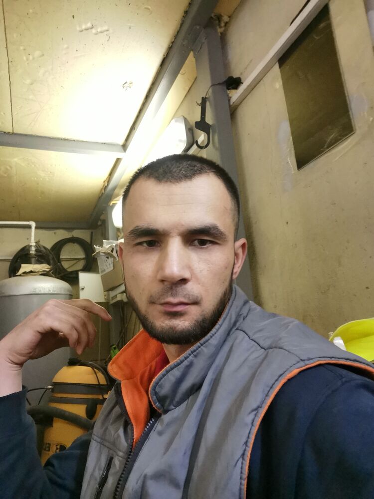  31697902  Mustafo, 30 ,    