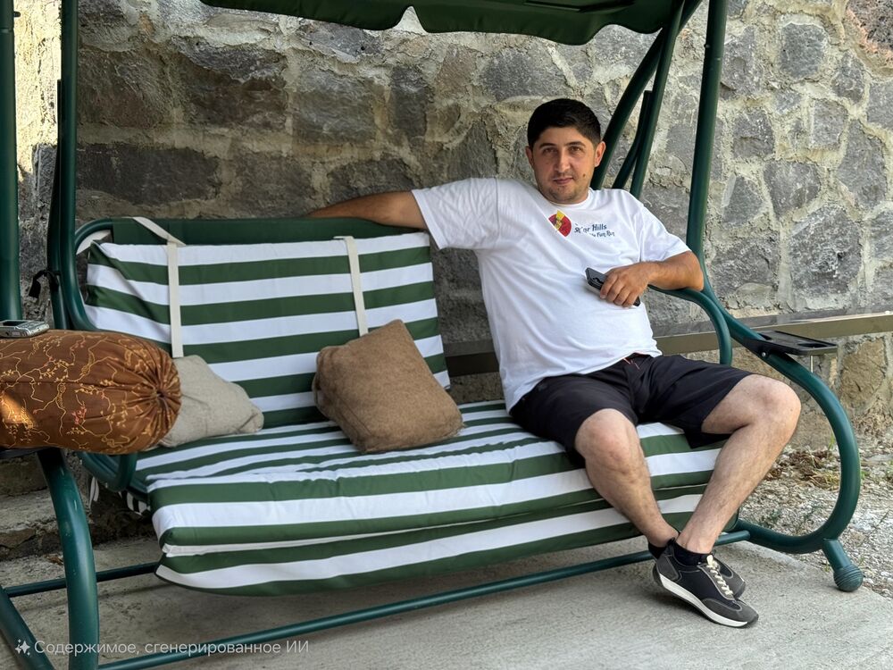  53954252  Gagik, 35 ,    