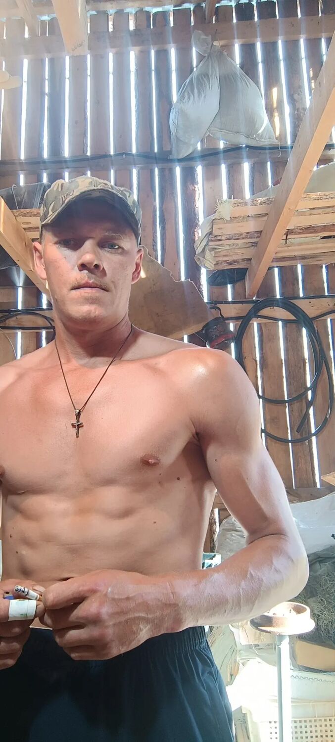  42202492  Anton, 33 ,    -