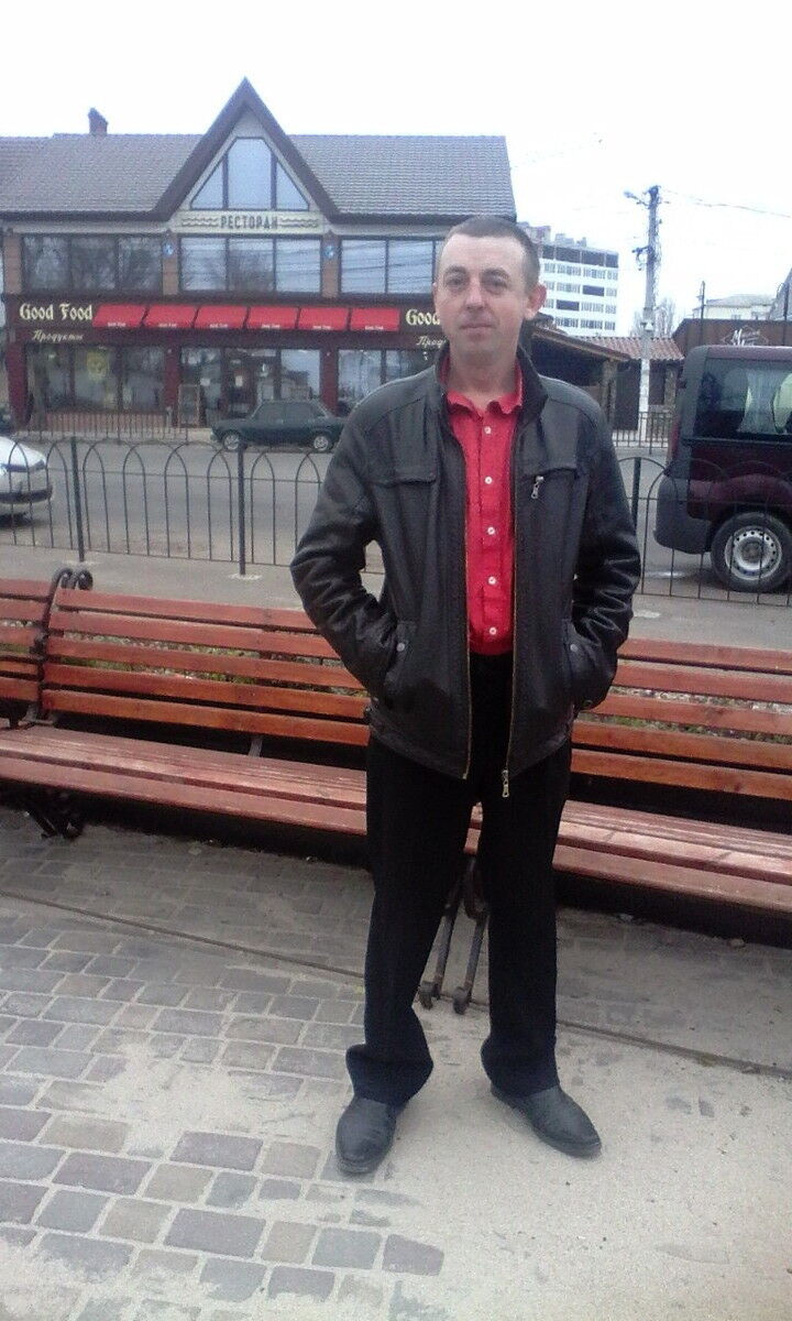 8568792  Slavuk, 48 ,    -