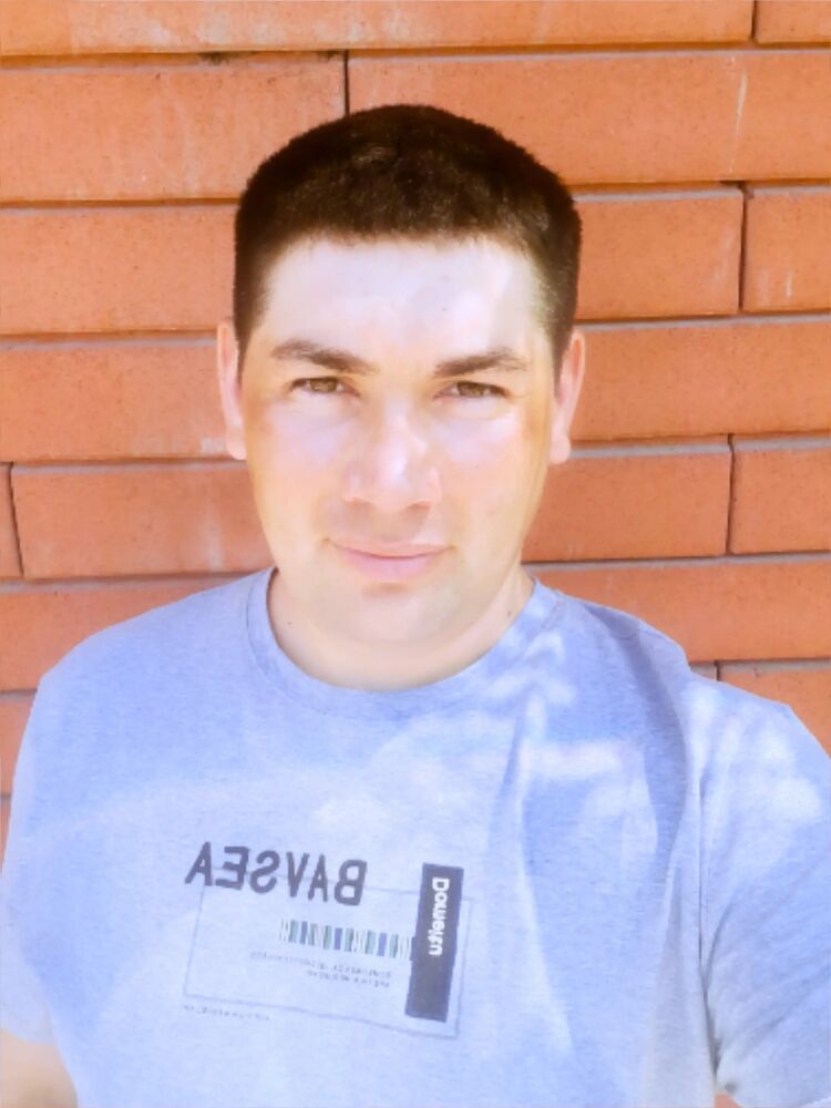  48179142  Richard, 33 ,    