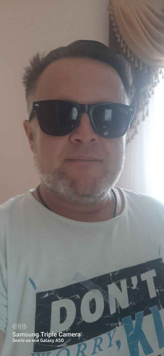  33103792  Alex, 51 ,    