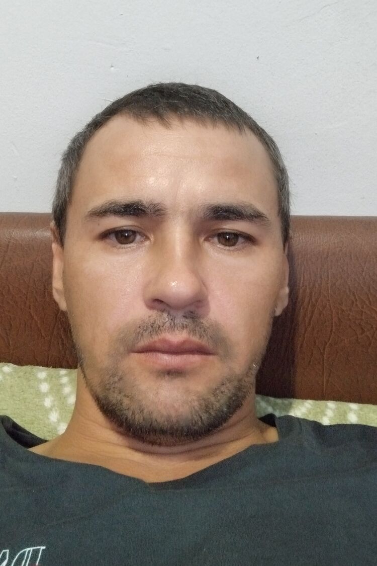  46648772  , 37 ,    