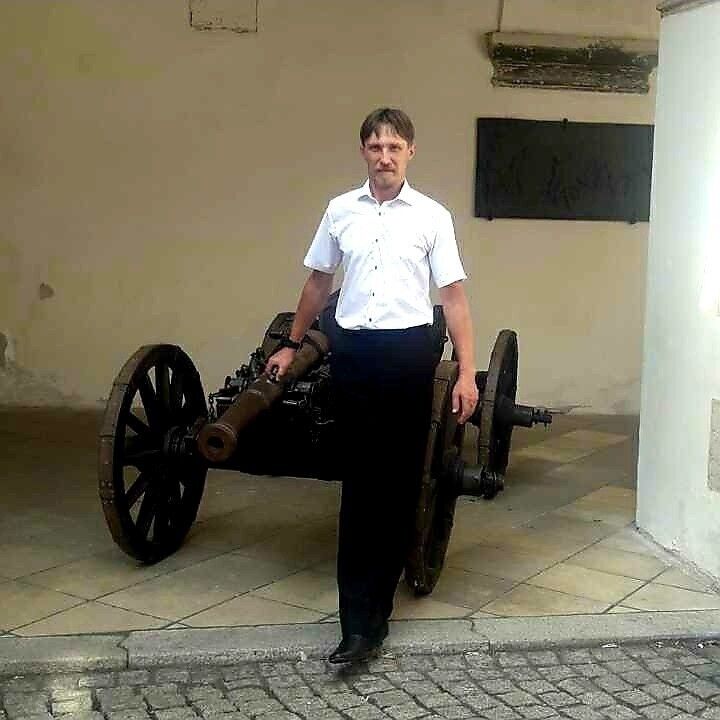  17466312  Andrew, 48 ,    