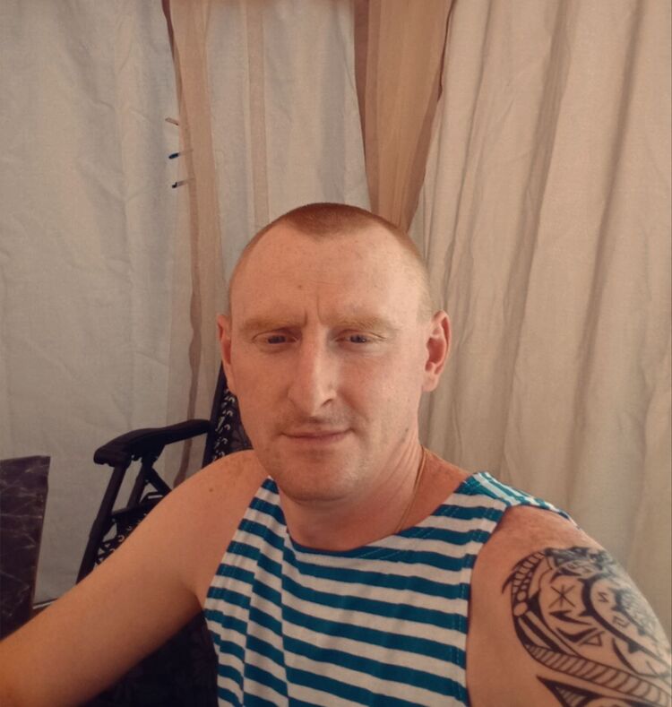  48109072  Alexander, 32 ,    