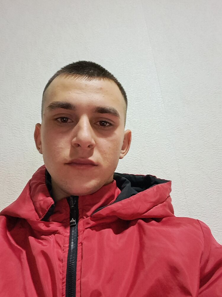  32157822  Cristian, 23 ,    