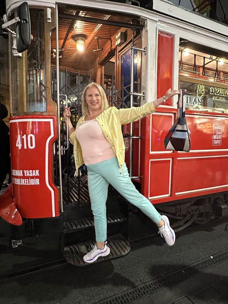  38223762  Irina, 51 ,    