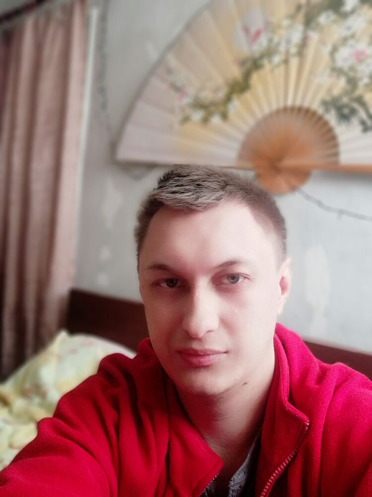  32782072  Ilya, 37 ,    