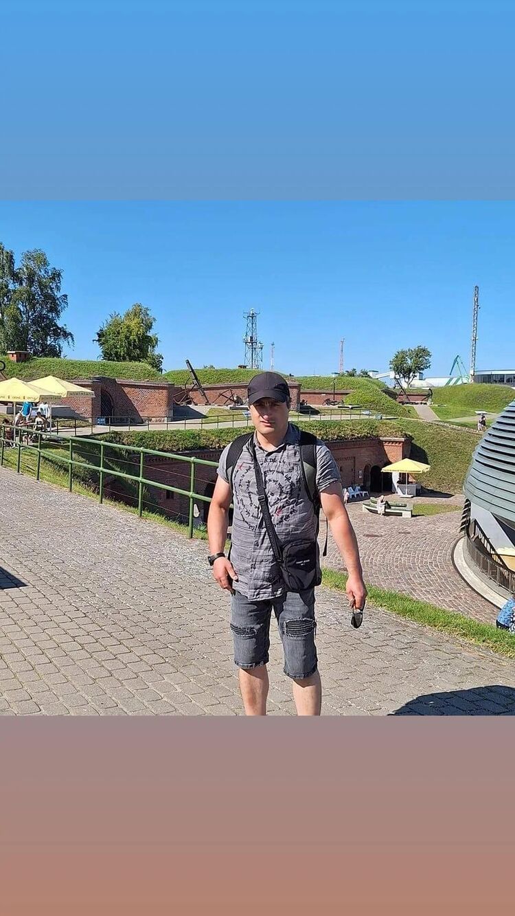  ,   Tomas, 43 ,   ,   , c 