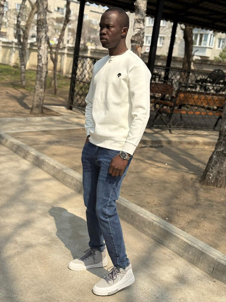  51408662  Junior, 32 ,    