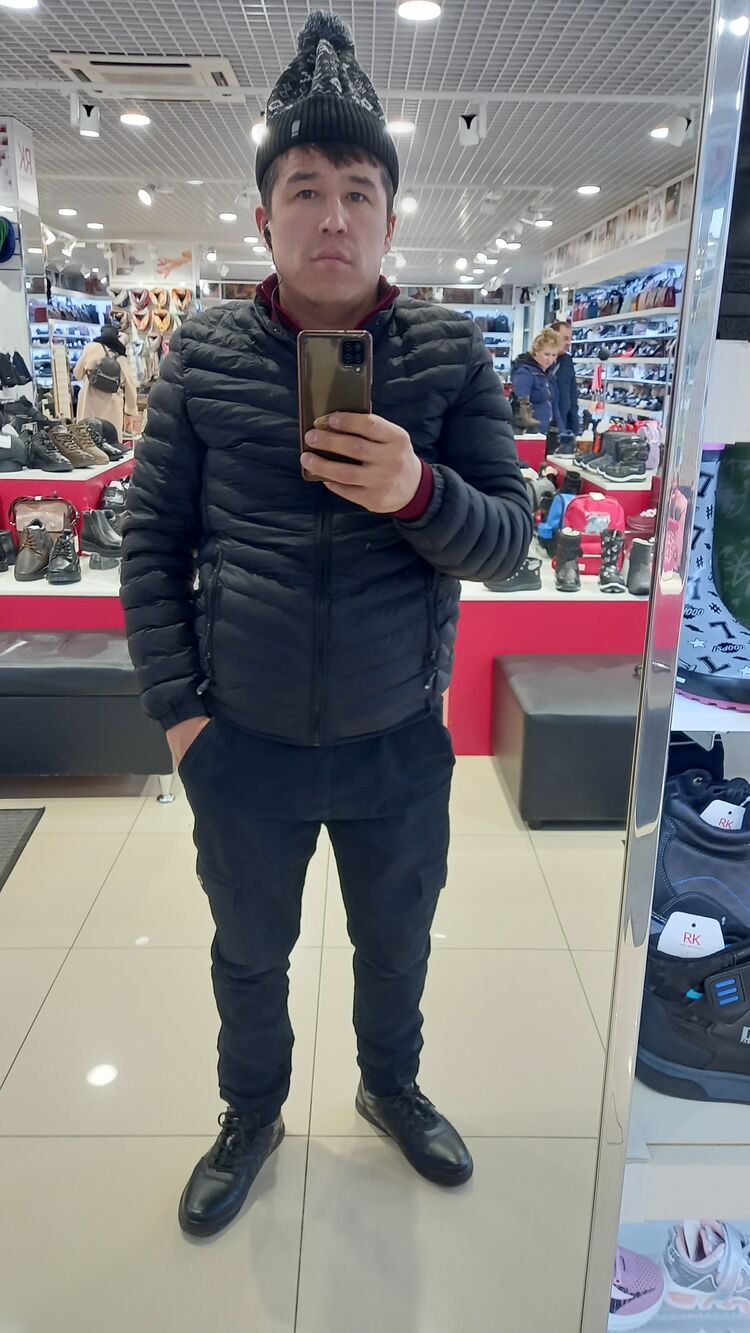  24472972  Abrorbek, 34 ,     