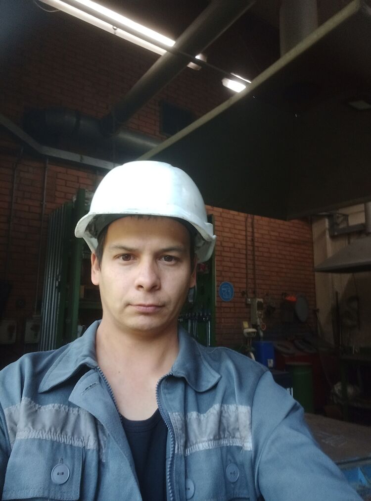  48588922  , 33 ,    