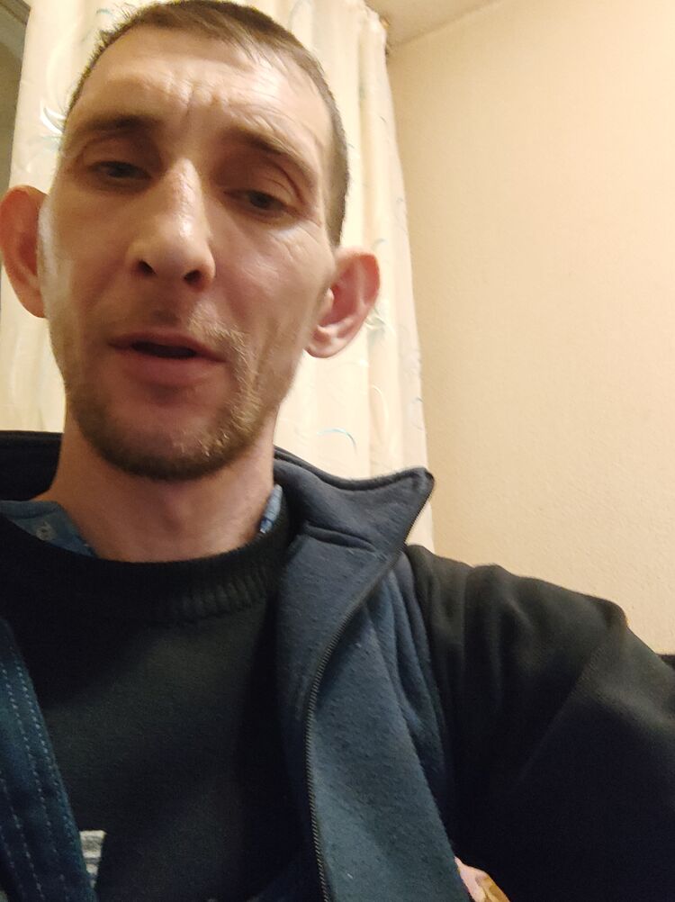  40847132  , 42 ,    --