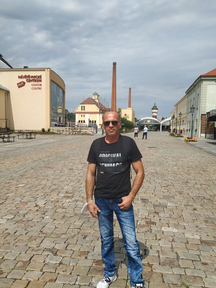  45499032  Sergej, 47 ,    Praha