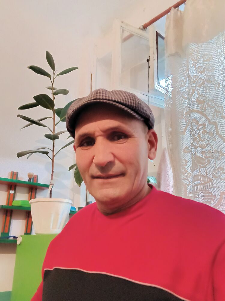  35664232  , 52 ,    