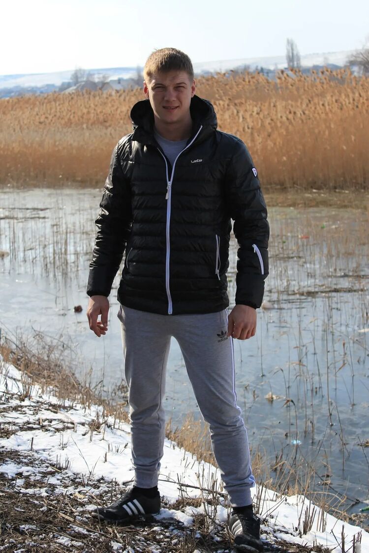  ,   Maxim, 37 ,   ,   , c 